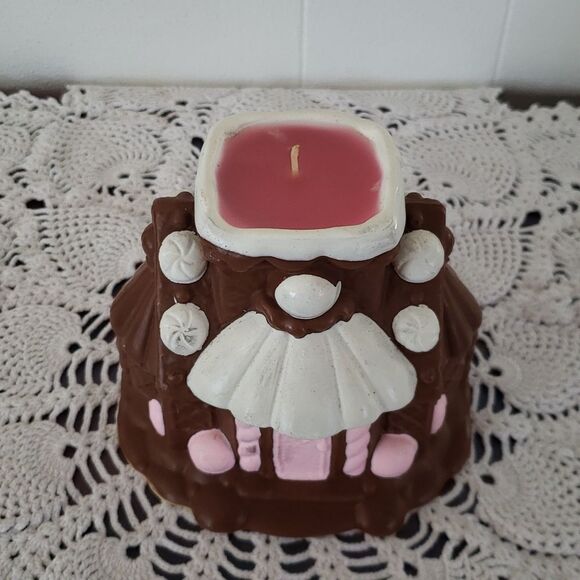 Vintage 1970s Avon Gingerbread House Frankincense & Myrrh Fragranced Candle - Picture 5 of 6